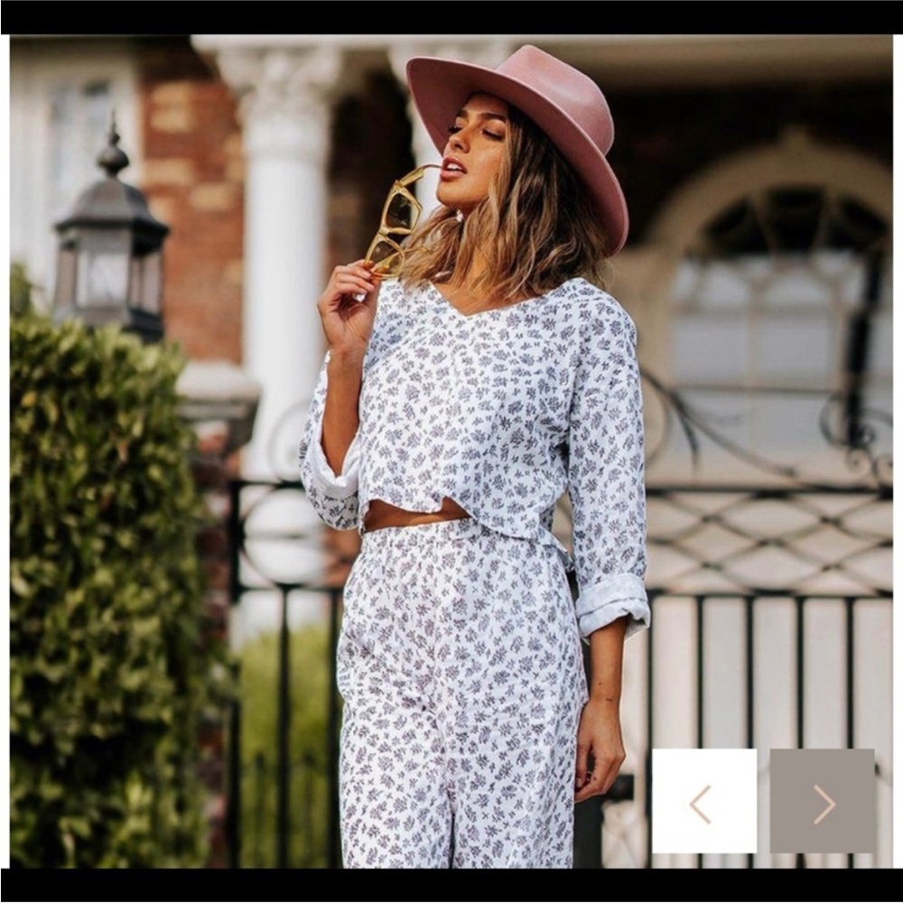 Bobbie Wren Floral Set